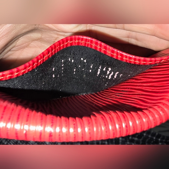 Vibrant Red Louis Vuitton Epi Card Wallet - Picture 4 of 6